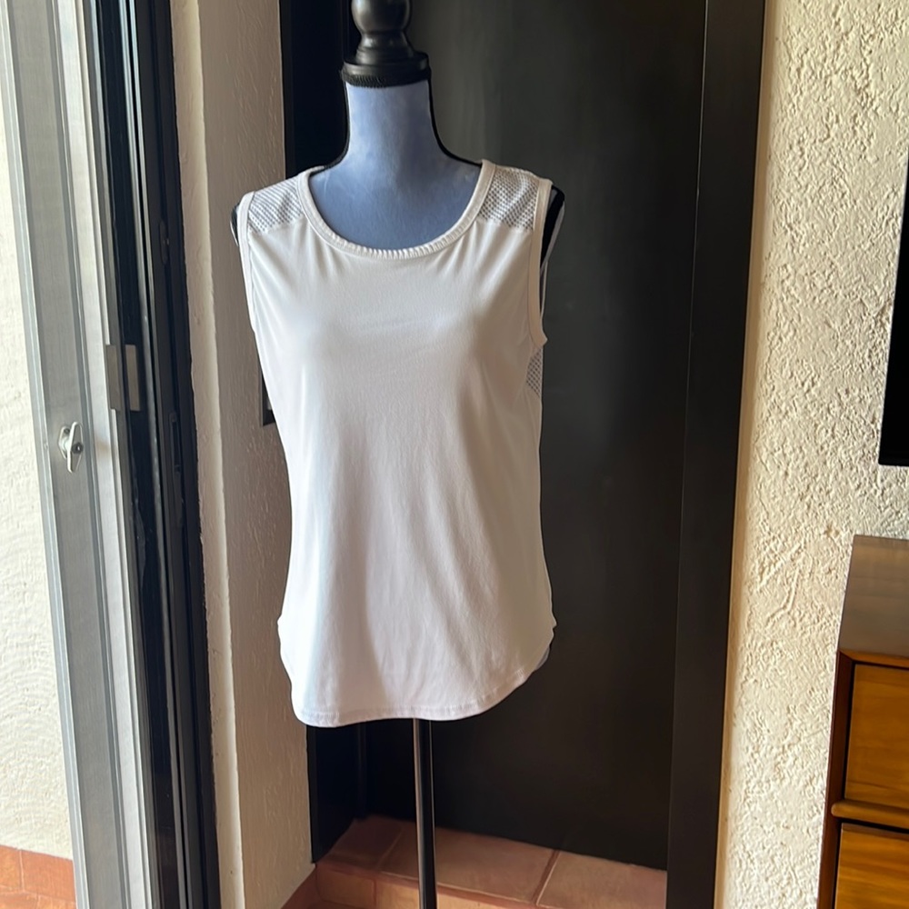 🔥4/$15🔥 Beautiful mesh back tank top